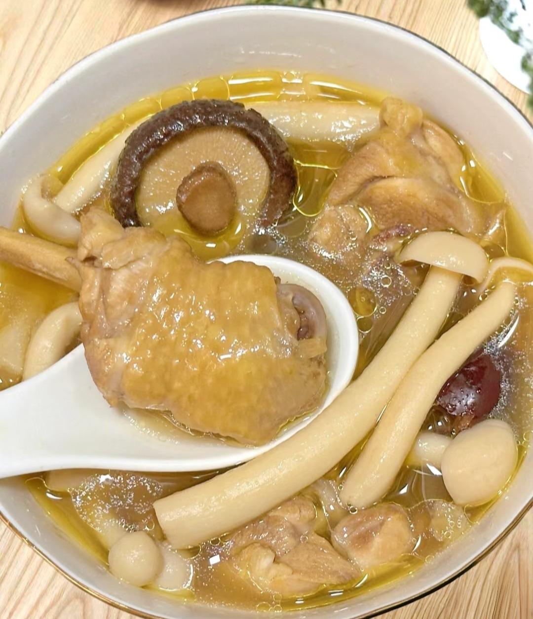 Gió mùa về, nhà nào cũng nên có nồi canh này: Vừa là "thuốc bổ" tăng đề kháng, vừa thơm ngon đến giọt cuối cùng- Ảnh 2. Gió mùa về, nhà nào cũng nên có nồi canh này: Vừa là "thuốc bổ" tăng đề kháng, vừa thơm ngon đến giọt cuối cùng- Ảnh 2.