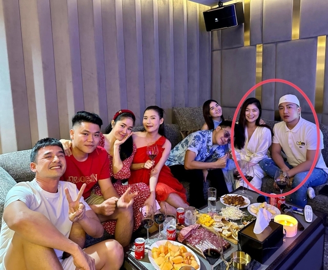 Sao nữ Vbiz hé lộ thông tin về chồng giấu mặt, đã lên kế hoạch có con thứ 2- Ảnh 6. Sao nữ Vbiz hé lộ thông tin về chồng giấu mặt, đã lên kế hoạch có con thứ 2- Ảnh 6.