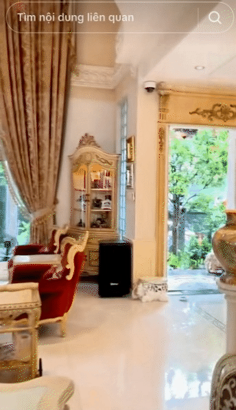 Phú bà kim cương quận 3 với kiểu tóc "độc lạ": Trên tay lấp lánh mấy căn biệt thự, chơi thân với cả showbiz- Ảnh 28. Phú bà kim cương quận 3 với kiểu tóc "độc lạ": Trên tay lấp lánh mấy căn biệt thự, chơi thân với cả showbiz- Ảnh 28.