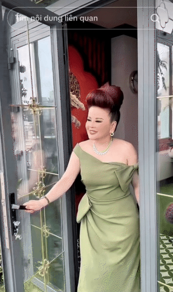 Phú bà kim cương quận 3 với kiểu tóc "độc lạ": Trên tay lấp lánh mấy căn biệt thự, chơi thân với cả showbiz- Ảnh 23. Phú bà kim cương quận 3 với kiểu tóc "độc lạ": Trên tay lấp lánh mấy căn biệt thự, chơi thân với cả showbiz- Ảnh 23.