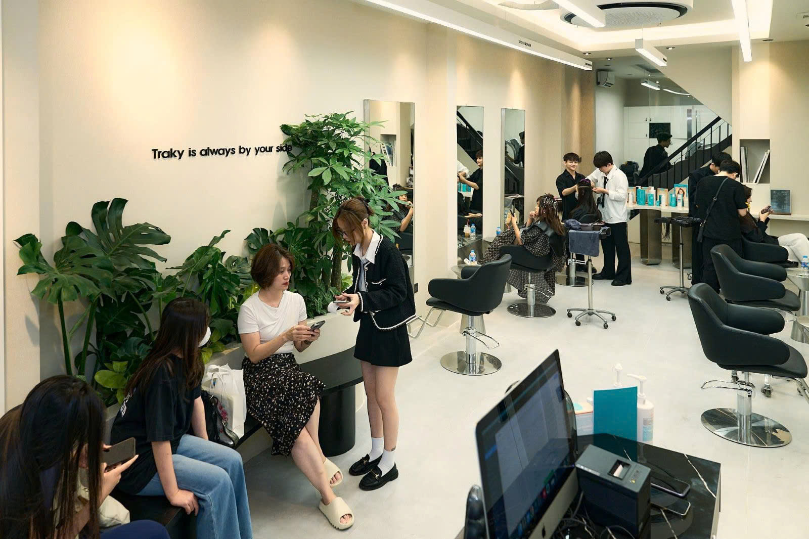 Dấu ấn làm đẹp cùng hơn 1,5 triệu khách hàng tại Traky Hair Salon- Ảnh 3.