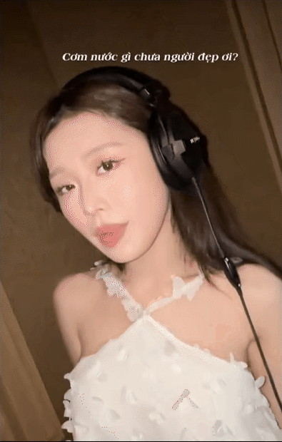 Dựa hơi Jisoo (BLACKPINK) "đu trend", nữ ca sĩ Vbiz bị dân mạng chê toàn tập- Ảnh 3. Dựa hơi Jisoo (BLACKPINK) "đu trend", nữ ca sĩ Vbiz bị dân mạng chê toàn tập- Ảnh 3.