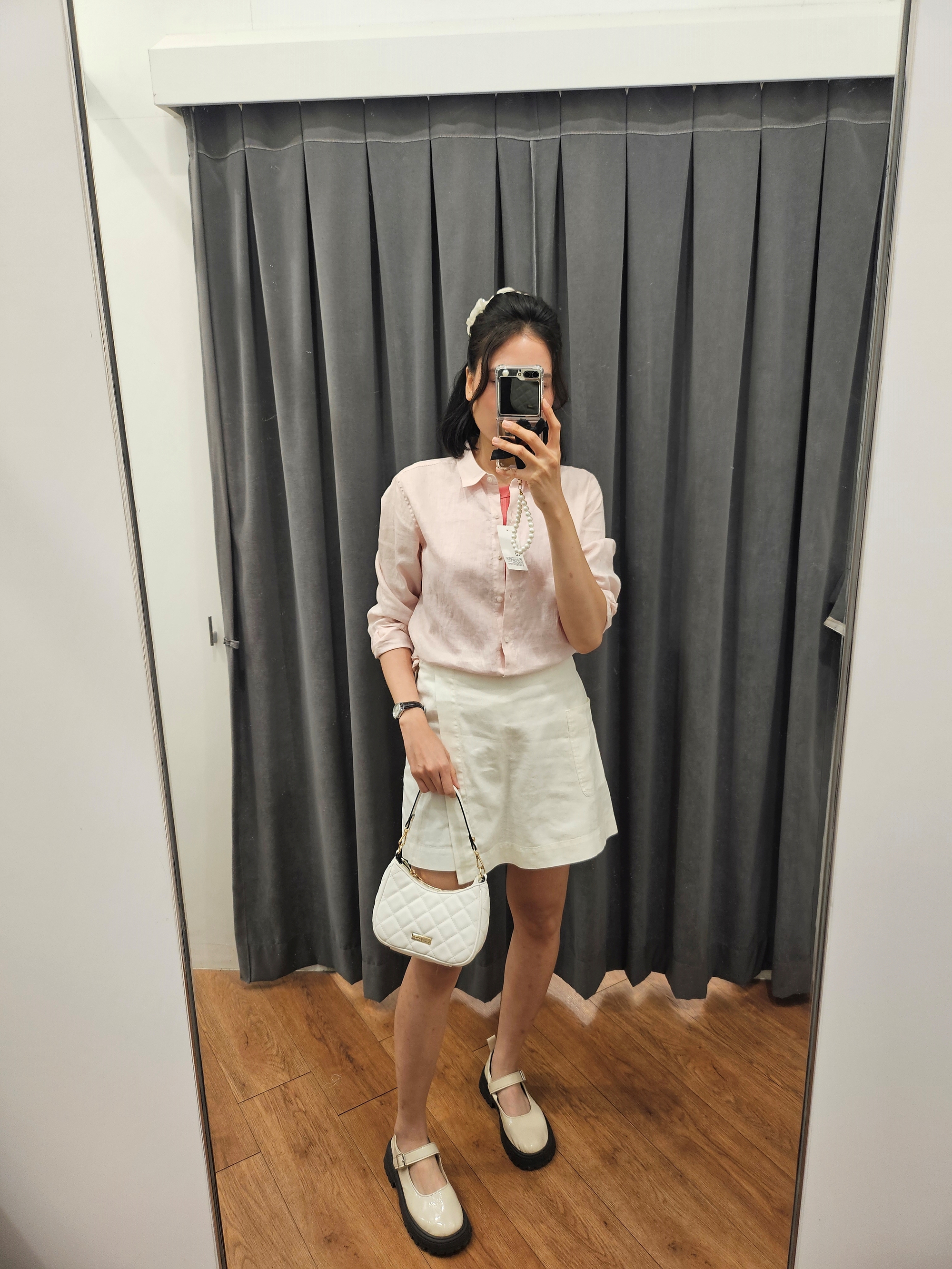 Dạo một vòng UNIQLO, mình thấy item đáng sắm nhất cho mùa Xuân Hè chính là sơ mi linen- Ảnh 3.