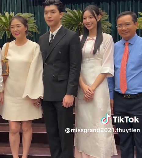 HIEUTHUHAI và Thùy Tiên xuất hiện ở buổi họp mặt văn nghệ sĩ, khoảnh khắc gấp đôi visual là đây!- Ảnh 4.