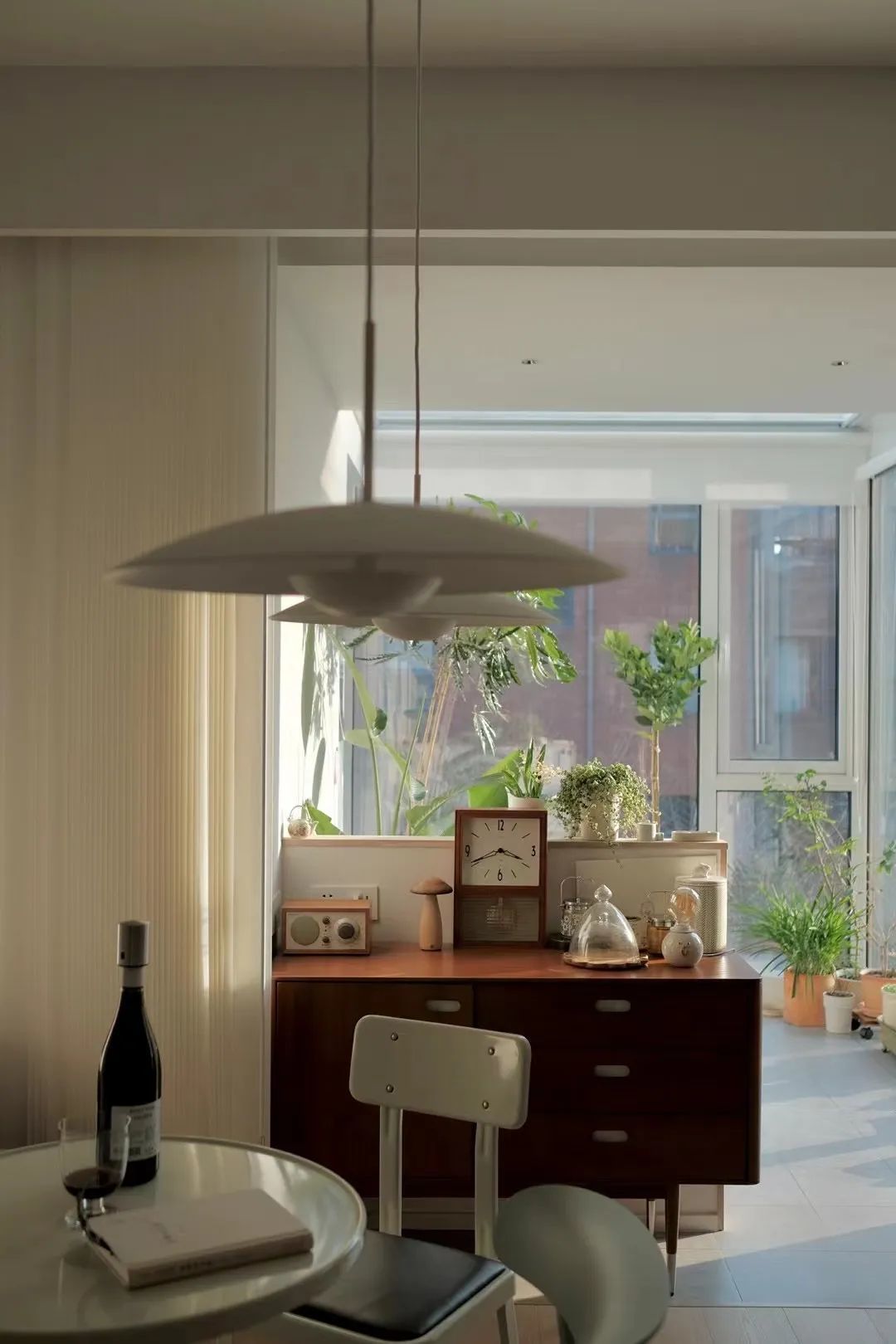 Căn hộ tối giản của cô gái sở hữu hơn 200 chiếc nồi và đảo bếp dài đến 2,2m- Ảnh 12. Căn hộ tối giản của cô gái sở hữu hơn 200 chiếc nồi và đảo bếp dài đến 2,2m- Ảnh 12.