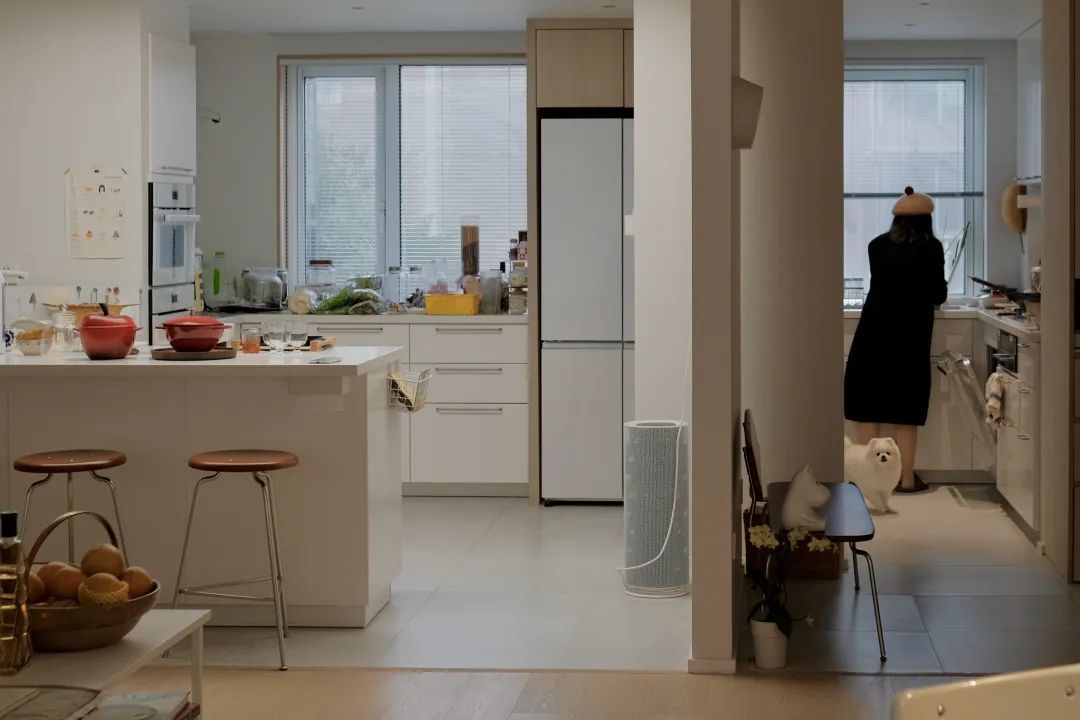 Căn hộ tối giản của cô gái sở hữu hơn 200 chiếc nồi và đảo bếp dài đến 2,2m- Ảnh 15. Căn hộ tối giản của cô gái sở hữu hơn 200 chiếc nồi và đảo bếp dài đến 2,2m- Ảnh 15.