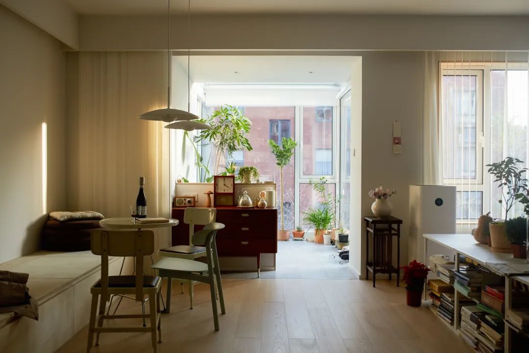 Căn hộ tối giản của cô gái sở hữu hơn 200 chiếc nồi và đảo bếp dài đến 2,2m- Ảnh 11. Căn hộ tối giản của cô gái sở hữu hơn 200 chiếc nồi và đảo bếp dài đến 2,2m- Ảnh 11.