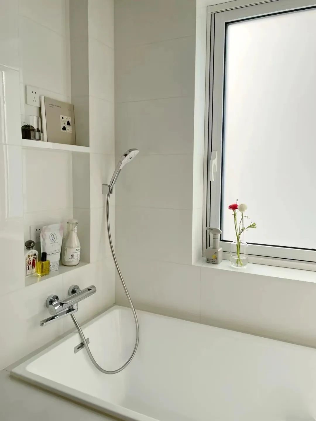 Căn hộ tối giản của cô gái sở hữu hơn 200 chiếc nồi và đảo bếp dài đến 2,2m- Ảnh 24. Căn hộ tối giản của cô gái sở hữu hơn 200 chiếc nồi và đảo bếp dài đến 2,2m- Ảnh 24.