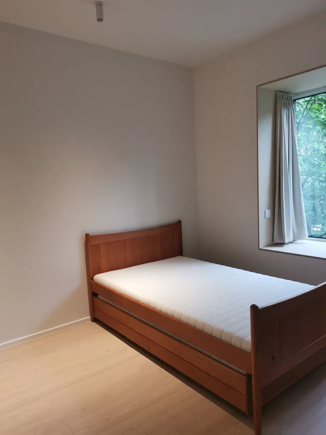 Căn hộ tối giản của cô gái sở hữu hơn 200 chiếc nồi và đảo bếp dài đến 2,2m- Ảnh 26. Căn hộ tối giản của cô gái sở hữu hơn 200 chiếc nồi và đảo bếp dài đến 2,2m- Ảnh 26.