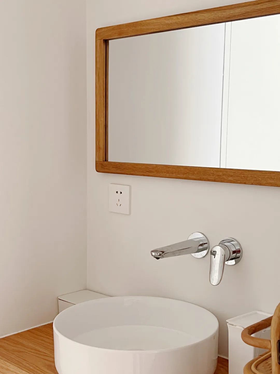 Căn hộ tối giản của cô gái sở hữu hơn 200 chiếc nồi và đảo bếp dài đến 2,2m- Ảnh 28. Căn hộ tối giản của cô gái sở hữu hơn 200 chiếc nồi và đảo bếp dài đến 2,2m- Ảnh 28.