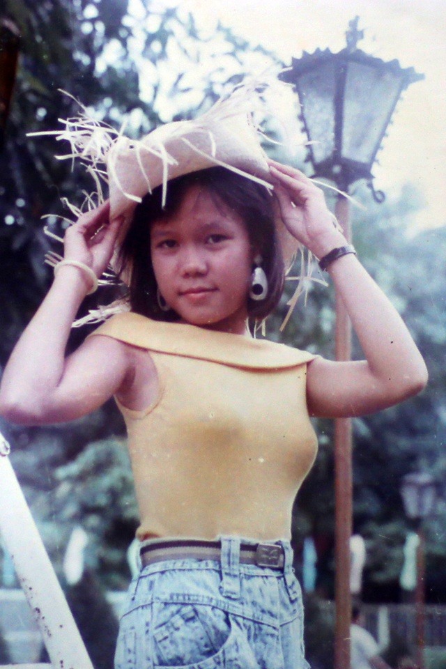 Bố mẹ ly hôn, từng phải làm đủ nghề kiếm sống, sao Việt này giờ ở nhà 300 tỷ, nuôi dạy con gái Bố mẹ ly hôn, từng phải làm đủ nghề kiếm sống, sao Việt này giờ ở nhà 300 tỷ, nuôi dạy con gái