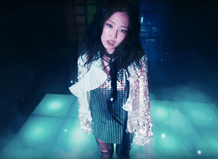 Jennie tốn tiền tỷ đọ dáng cùng siêu sao người Anh: Nhạc hay, visual "tràn màn hình" nhưng fan vẫn tiếc nuối 1 đều- Ảnh 2.