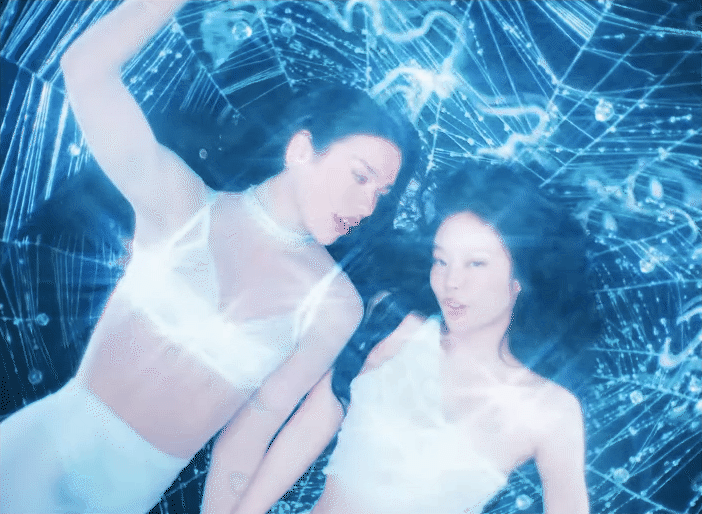 Jennie tốn tiền tỷ đọ dáng cùng siêu sao người Anh: Nhạc hay, visual "tràn màn hình" nhưng fan vẫn tiếc nuối 1 đều- Ảnh 6.