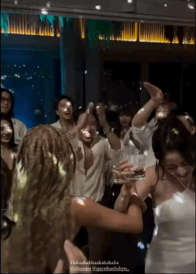 Đây chính là điệu nhảy chấn động nhất showbiz Việt, xóa tan "lửa hận thù" suốt 5 năm của 2 mỹ nhân nổi tiếng- Ảnh 2.