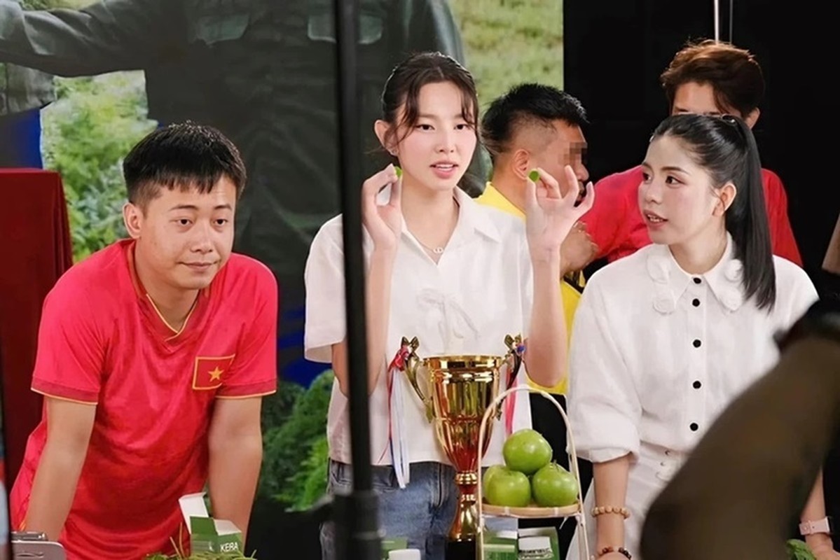 Hằng Du Mục, Quang Linh Vlogs và Thùy Tiên: Thiện nguyện và quảng cáo không thể bù trừ!- Ảnh 11.