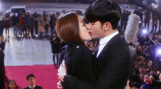 Chồng Jun Ji Hyun phản ứng với Kim Soo Hyun- Ảnh 1. Chồng Jun Ji Hyun phản ứng với Kim Soo Hyun- Ảnh 1.