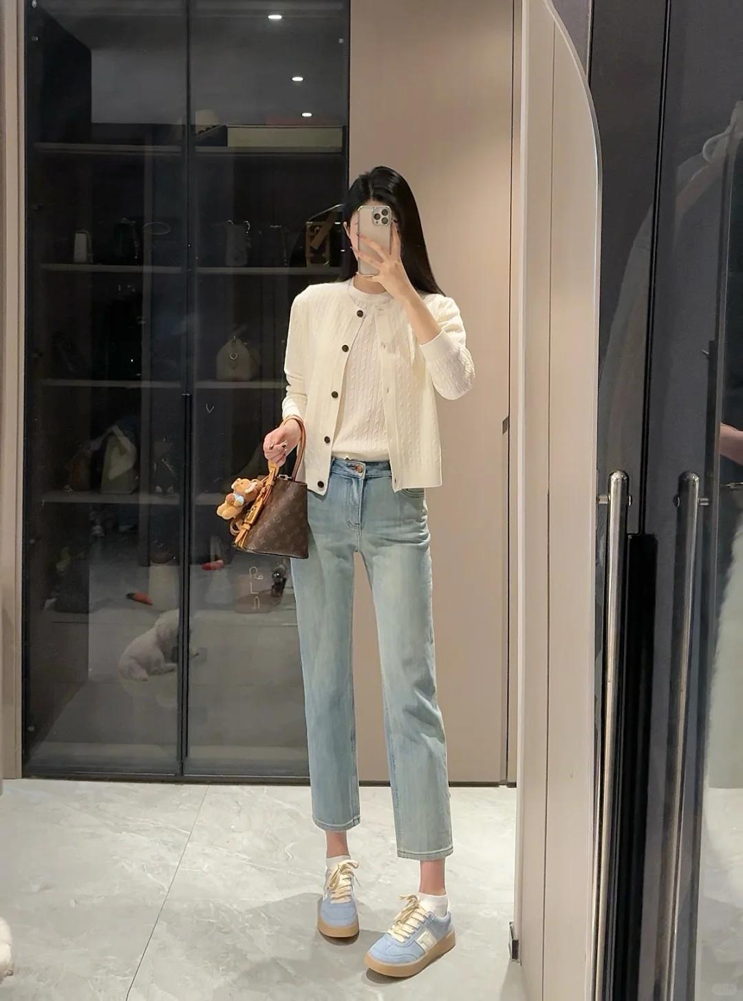 Phụ nữ trung niên diện áo len theo 4 cách này đảm bảo trẻ trung, xinh đẹp lên nhiều phần- Ảnh 9.