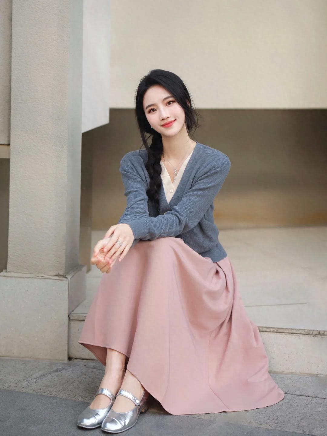 Phụ nữ trung niên diện áo len theo 4 cách này đảm bảo trẻ trung, xinh đẹp lên nhiều phần- Ảnh 1.
