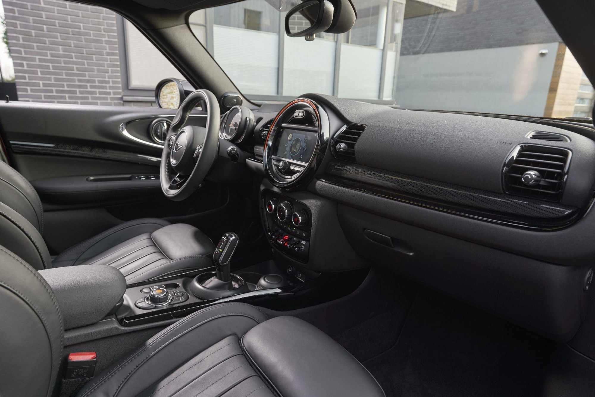 Nhiều ưu đãi hấp dẫn cho khách hàng sở hữu MINI Clubman- Ảnh 2.