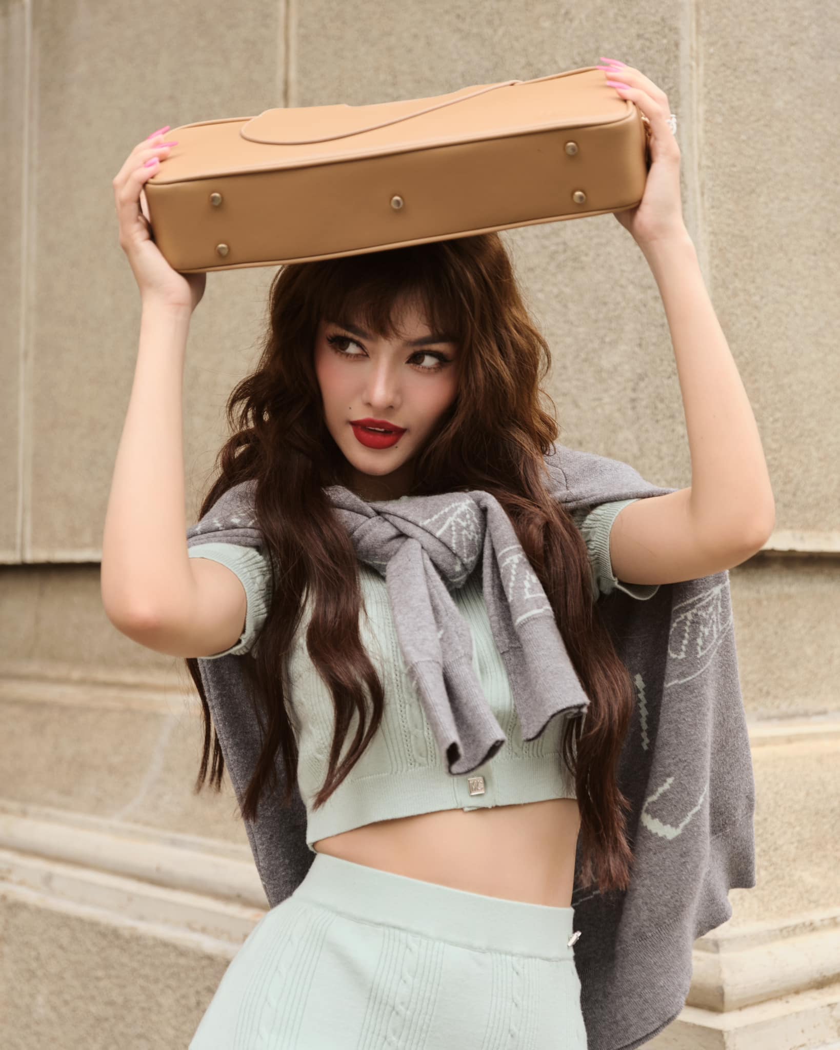 Nàng hậu gen Z đã bí mật sinh con đầu lòng, lộ bằng chứng vì 1 cú lia camera 2 giây- Ảnh 3. Nàng hậu gen Z đã bí mật sinh con đầu lòng, lộ bằng chứng vì 1 cú lia camera 2 giây- Ảnh 3.