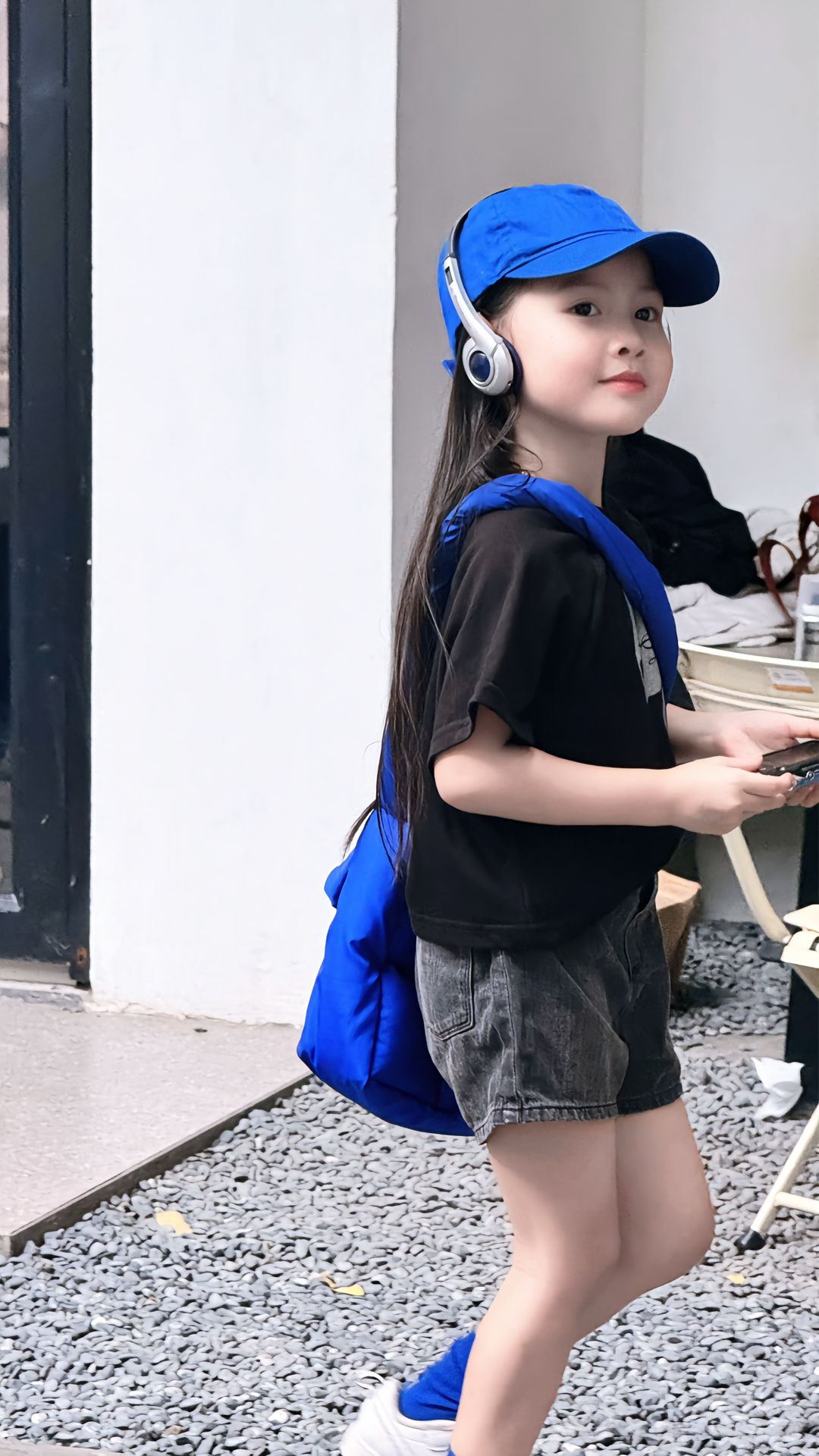 Lên outfit đi cafe cuối tuần cùng em bé 6 tuổi, diện đồ thế nào mà toát lên vibe sang chảnh, ai cũng phải khen- Ảnh 8.
