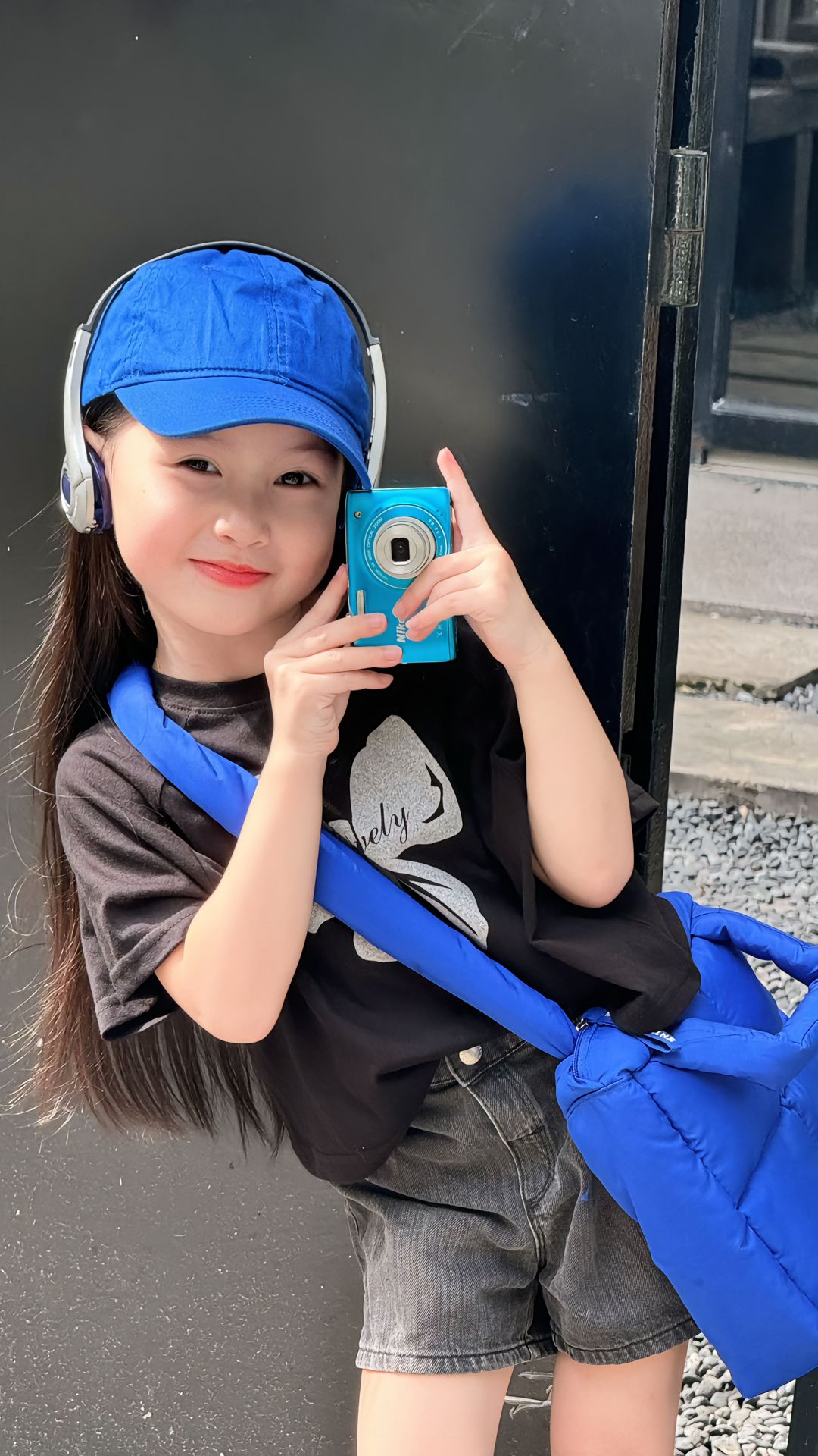Lên outfit đi cafe cuối tuần cùng em bé 6 tuổi, diện đồ thế nào mà toát lên vibe sang chảnh, ai cũng phải khen- Ảnh 4.