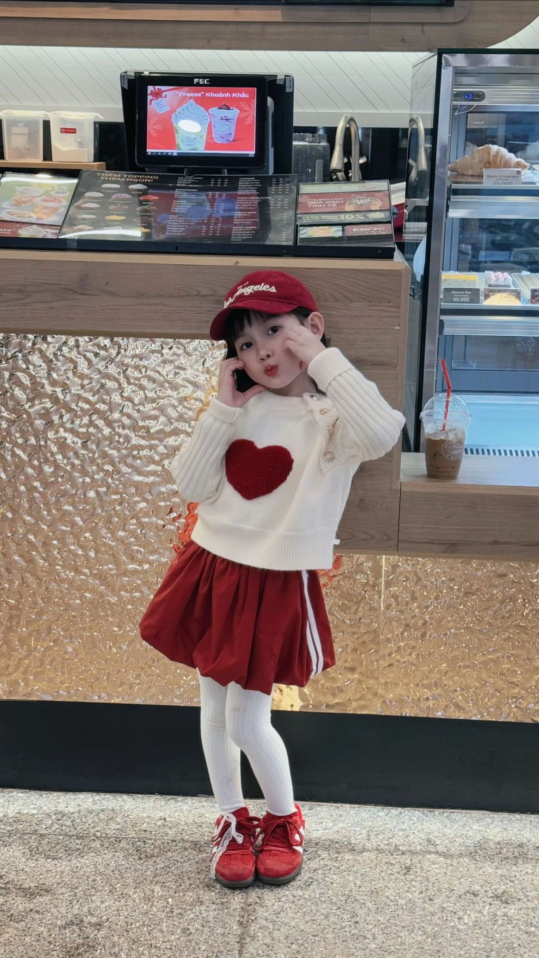 Lên outfit đi cafe cuối tuần cùng em bé 6 tuổi, diện đồ thế nào mà toát lên vibe sang chảnh, ai cũng phải khen- Ảnh 15.