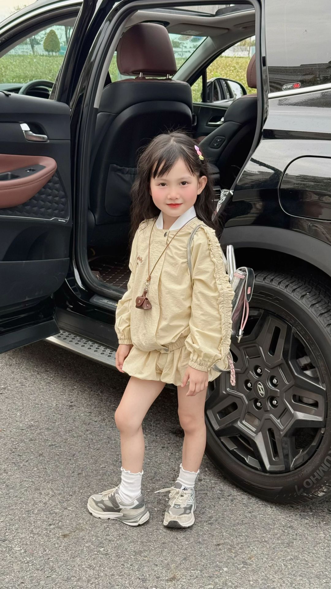 Lên outfit đi cafe cuối tuần cùng em bé 6 tuổi, diện đồ thế nào mà toát lên vibe sang chảnh, ai cũng phải khen- Ảnh 12.