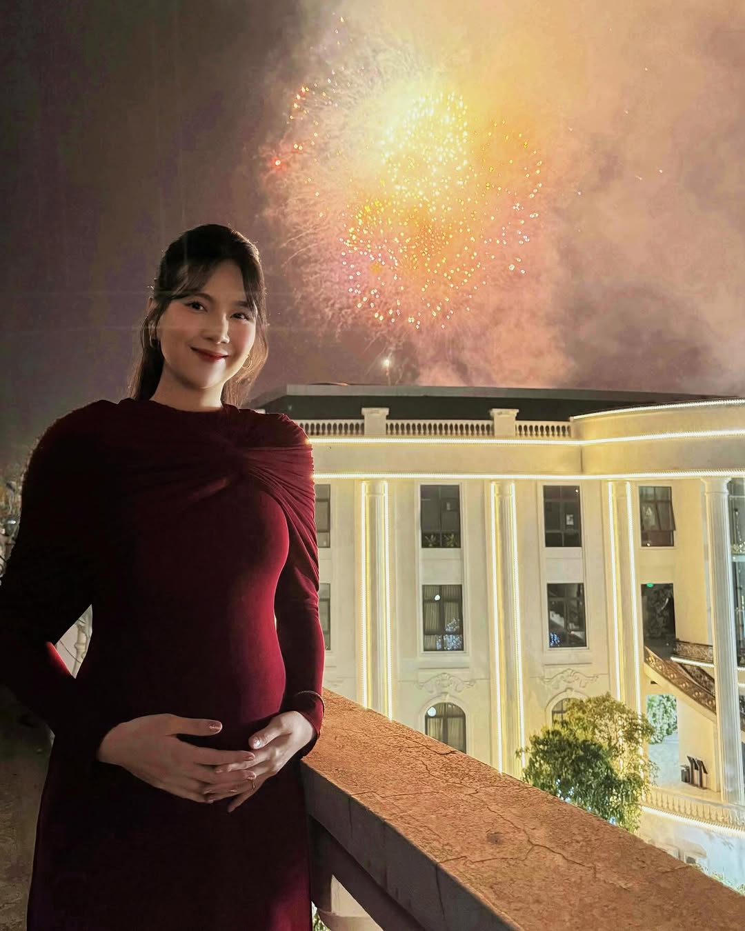 Được netizen gọi là "mỹ nhân mặc đẹp", style của MC VTV Mai Ngọc khi bầu bí có điểm gì bị chê?- Ảnh 3.