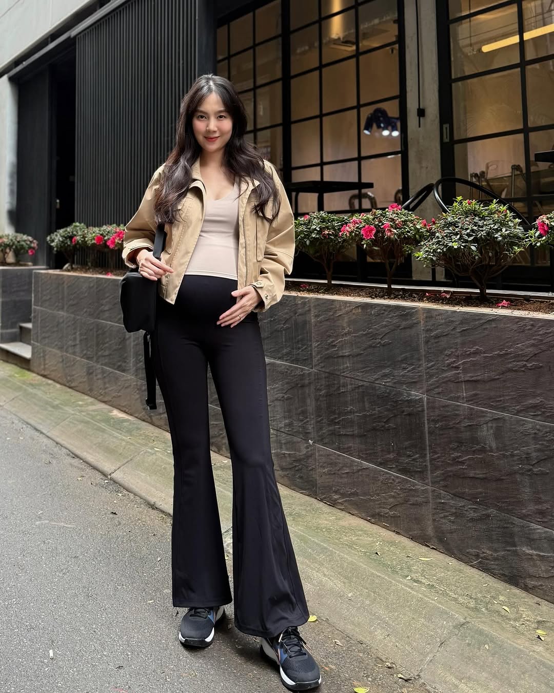 Được netizen gọi là "mỹ nhân mặc đẹp", style của MC VTV Mai Ngọc khi bầu bí có điểm gì bị chê?- Ảnh 2.