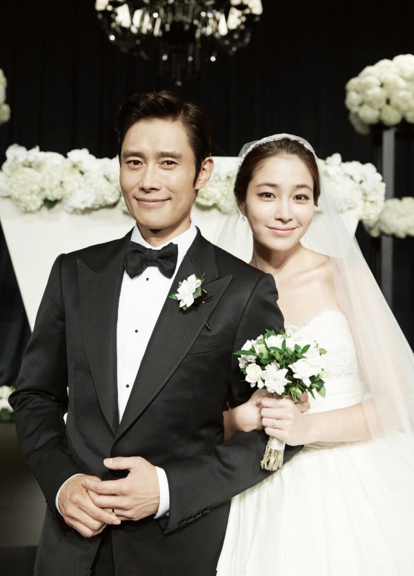 Màn lột xác "bỏng mắt" của nữ ca sĩ đi tù vì ngoại tình với ông hoàng showbiz Lee Byung Hun- Ảnh 8.