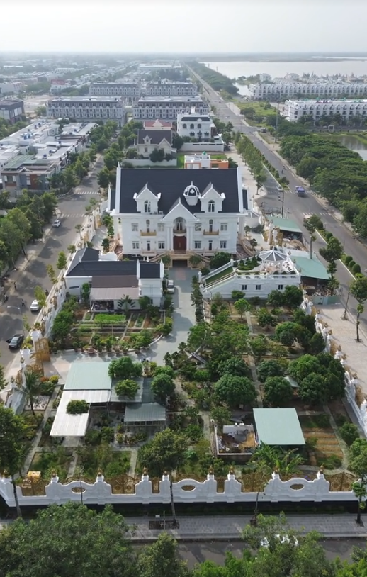 Bên trong biệt phủ 4 mặt tiền rộng hàng nghìn mét vuông, "sáng" nhất miền Tây lúc này- Ảnh 9.