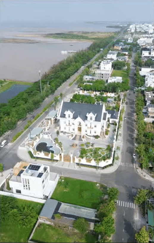 Bên trong biệt phủ 4 mặt tiền rộng hàng nghìn mét vuông, "sáng" nhất miền Tây lúc này- Ảnh 10.