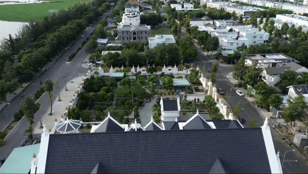 Bên trong biệt phủ 4 mặt tiền rộng hàng nghìn mét vuông, "sáng" nhất miền Tây lúc này- Ảnh 7.