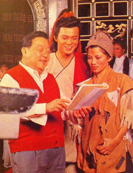 Sao nam khóc lớn trong tang lễ “Hoàng Dung đẹp nhất”, có 1 hành động lặp lại suốt 4 thập kỷ- Ảnh 3. Sao nam khóc lớn trong tang lễ “Hoàng Dung đẹp nhất”, có 1 hành động lặp lại suốt 4 thập kỷ- Ảnh 3.