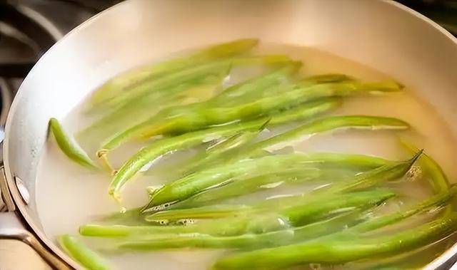 4 loại rau lười đến mấy cũng phải chần qua nếu không muộn thận đầy sỏi- Ảnh 1. 4 loại rau lười đến mấy cũng phải chần qua nếu không muộn thận đầy sỏi- Ảnh 1.