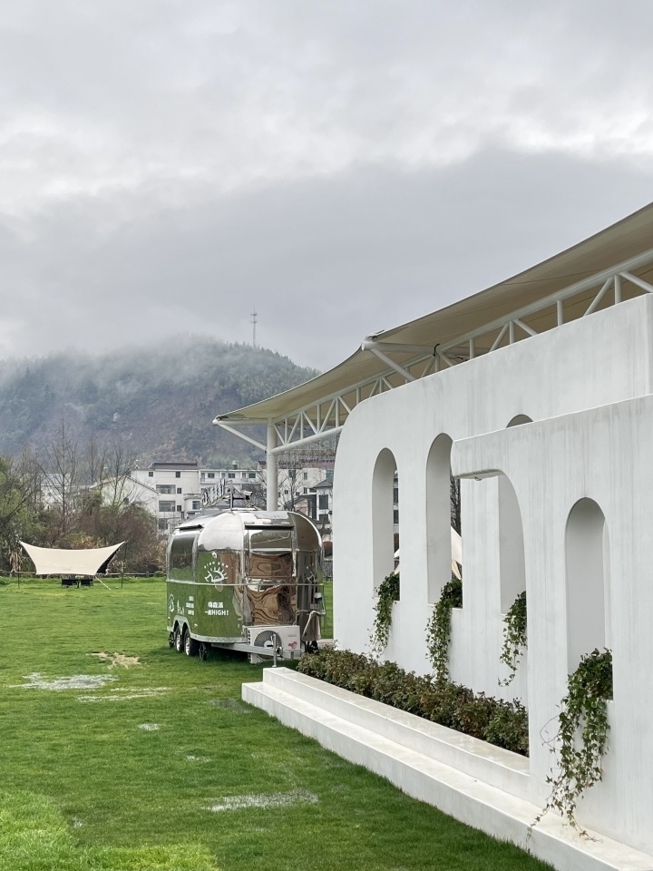 Đôi vợ chồng chi 10 tỷ đồng xây biệt thự ở nông thôn: 