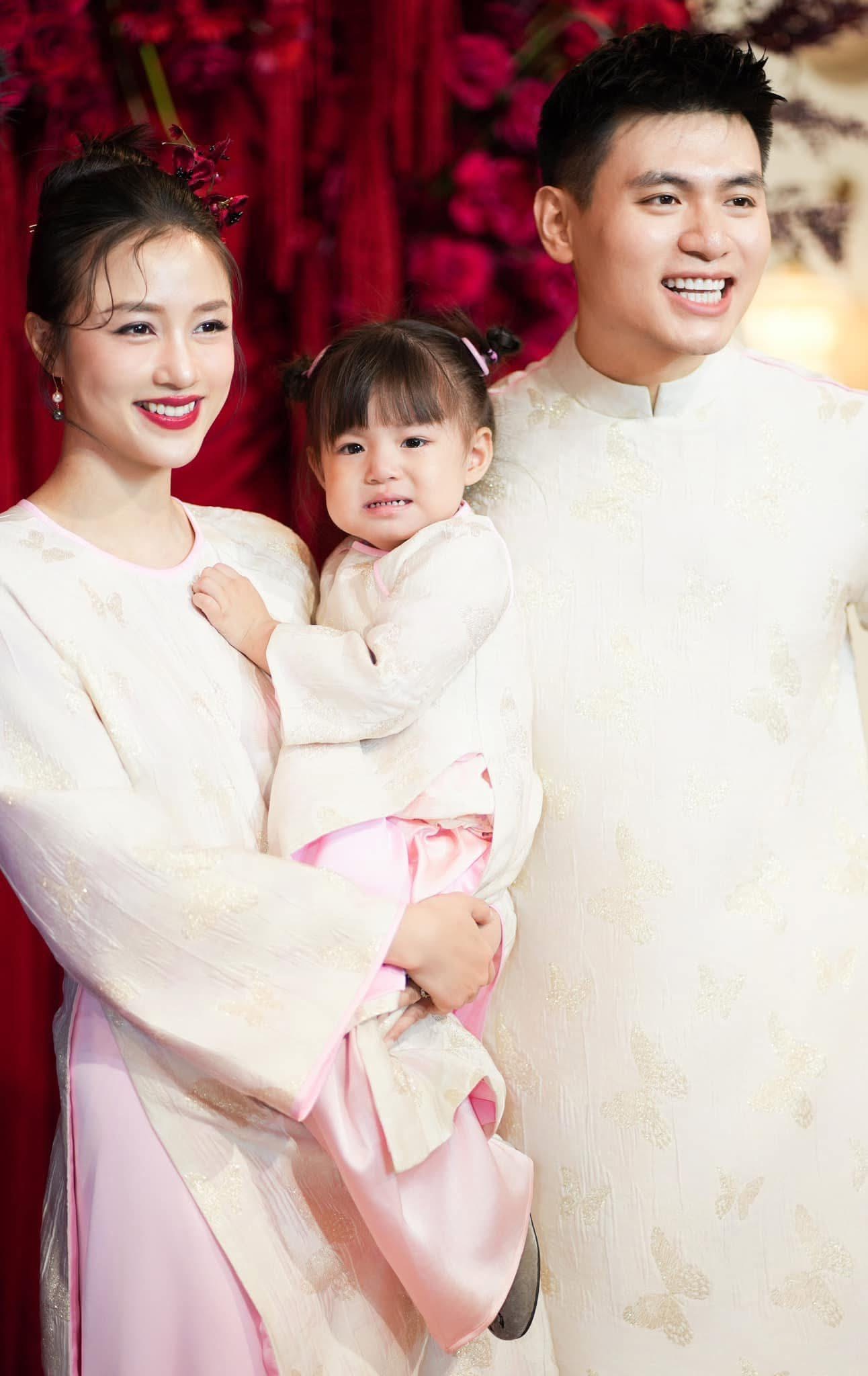 Pam Yêu Ơi diện áo dài tham dự lễ ăn hỏi của bố mẹ- Ảnh 9.