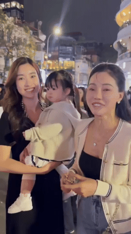 Vóc dáng gây chú ý của Đỗ Mỹ Linh khi cùng ái nữ chủ tịch CLB Hà Nội đi chụp ảnh Hàm Cá Mập- Ảnh 2.