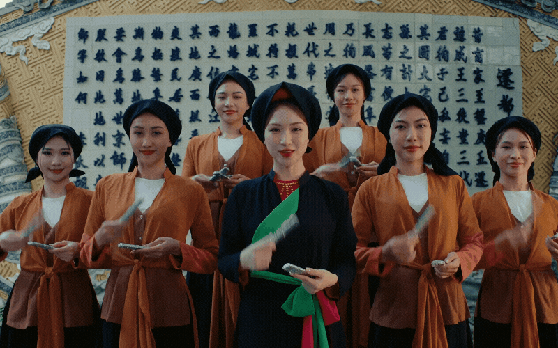 Loạt "đặc sản văn hóa" Bắc Ninh trong MV của Hòa Minzy: Hơi thở truyền thống đầy tự hào trong những thước phim tuyệt-đối-điện-ảnh- Ảnh 6.