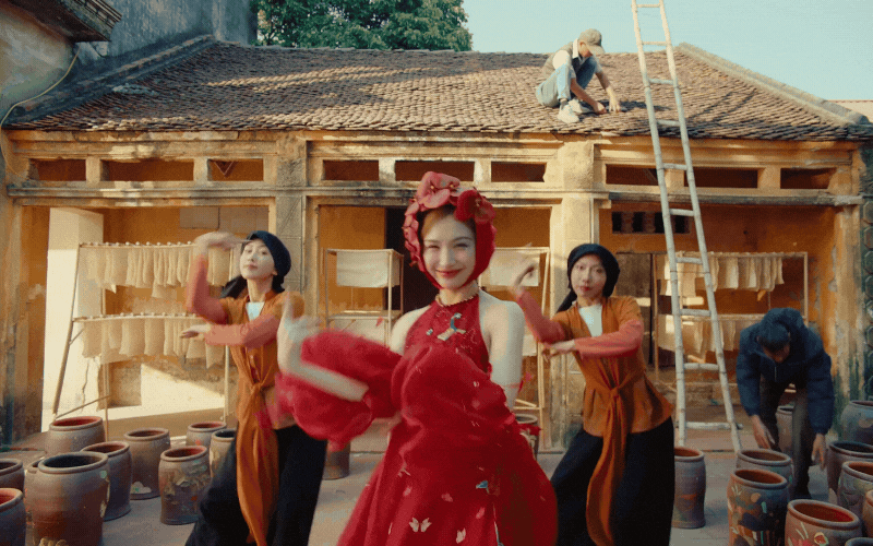 Loạt "đặc sản văn hóa" Bắc Ninh trong MV của Hòa Minzy: Hơi thở truyền thống đầy tự hào trong những thước phim tuyệt-đối-điện-ảnh- Ảnh 8.