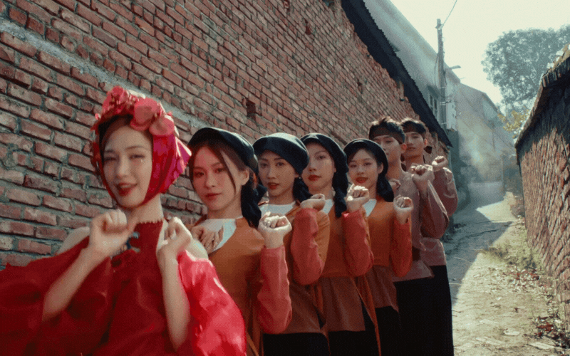 Loạt "đặc sản văn hóa" Bắc Ninh trong MV của Hòa Minzy: Hơi thở truyền thống đầy tự hào trong những thước phim tuyệt-đối-điện-ảnh- Ảnh 9.