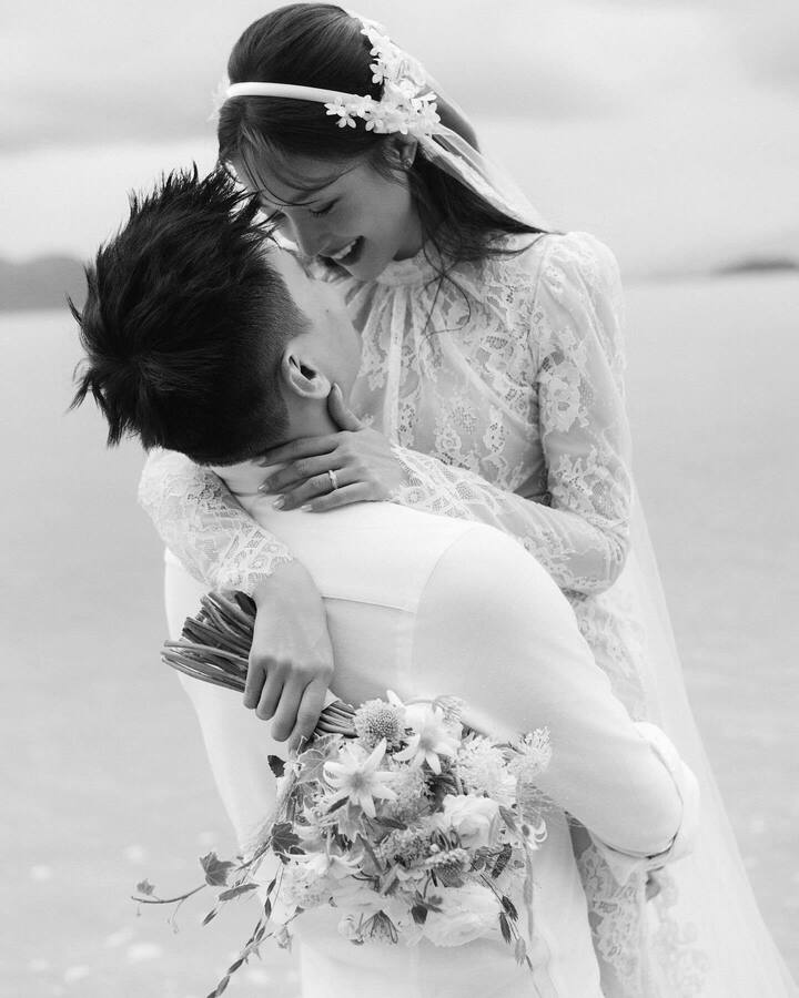 Ảnh cưới gam đen trắng của Salim và Hải Long: Dân mạng tranh cãi nhưng không thể phủ nhận "đẹp điên"- Ảnh 9. Ảnh cưới gam đen trắng của Salim và Hải Long: Dân mạng tranh cãi nhưng không thể phủ nhận "đẹp điên"- Ảnh 9.