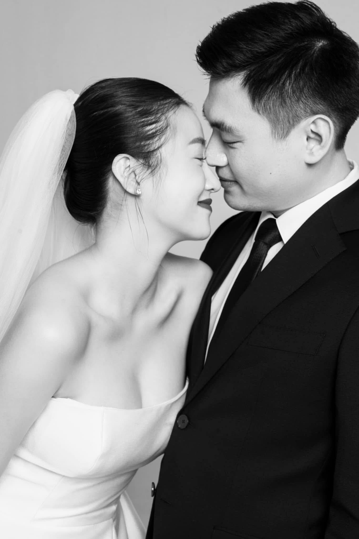Ảnh cưới gam đen trắng của Salim và Hải Long: Dân mạng tranh cãi nhưng không thể phủ nhận "đẹp điên"- Ảnh 7. Ảnh cưới gam đen trắng của Salim và Hải Long: Dân mạng tranh cãi nhưng không thể phủ nhận "đẹp điên"- Ảnh 7.