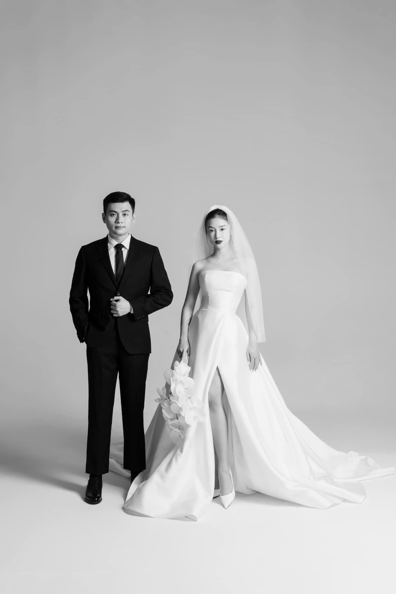 Ảnh cưới gam đen trắng của Salim và Hải Long: Dân mạng tranh cãi nhưng không thể phủ nhận "đẹp điên"- Ảnh 8. Ảnh cưới gam đen trắng của Salim và Hải Long: Dân mạng tranh cãi nhưng không thể phủ nhận "đẹp điên"- Ảnh 8.