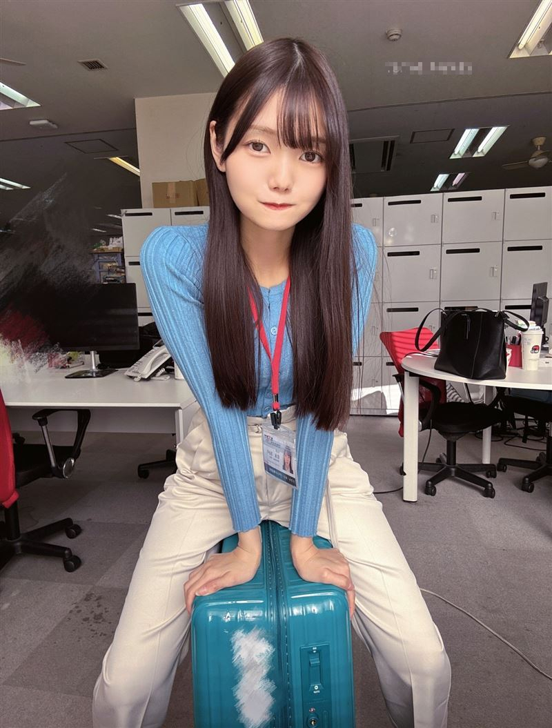 Đang làm nhân viên ở studio phim, cô gái "nối nghiệp" tiền bối hot girl đầy bất ngờ, cảm thấy như "bị cuốn theo"- Ảnh 2.