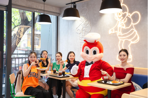 Jollibee Việt Nam từng bước cải thiện không gian để phục vụ khách hàng tốt hơn- Ảnh 4.