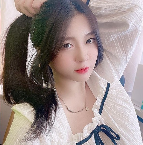 Có hành động táo bạo trên sóng trực tiếp, nữ streamer tăng view chóng mặt, chỉ nhờ một clip- Ảnh 6.