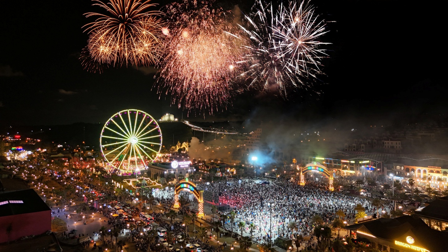 Summer Fest 2025: Đánh thức giác quan, bùng nổ cảm xúc tại “Thành phố triệu niềm vui”- Ảnh 3. Summer Fest 2025: Đánh thức giác quan, bùng nổ cảm xúc tại “Thành phố triệu niềm vui”- Ảnh 3.