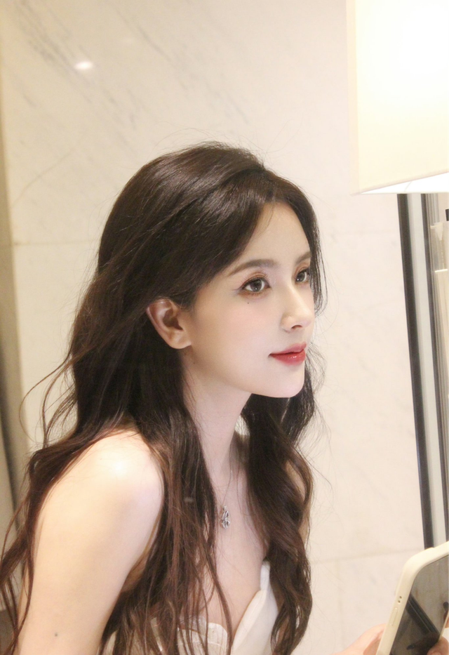 Lộ hình ảnh đời thực "không như mơ", "thánh nữ" giới Esports gặp nhiều phiền phức- Ảnh 1.